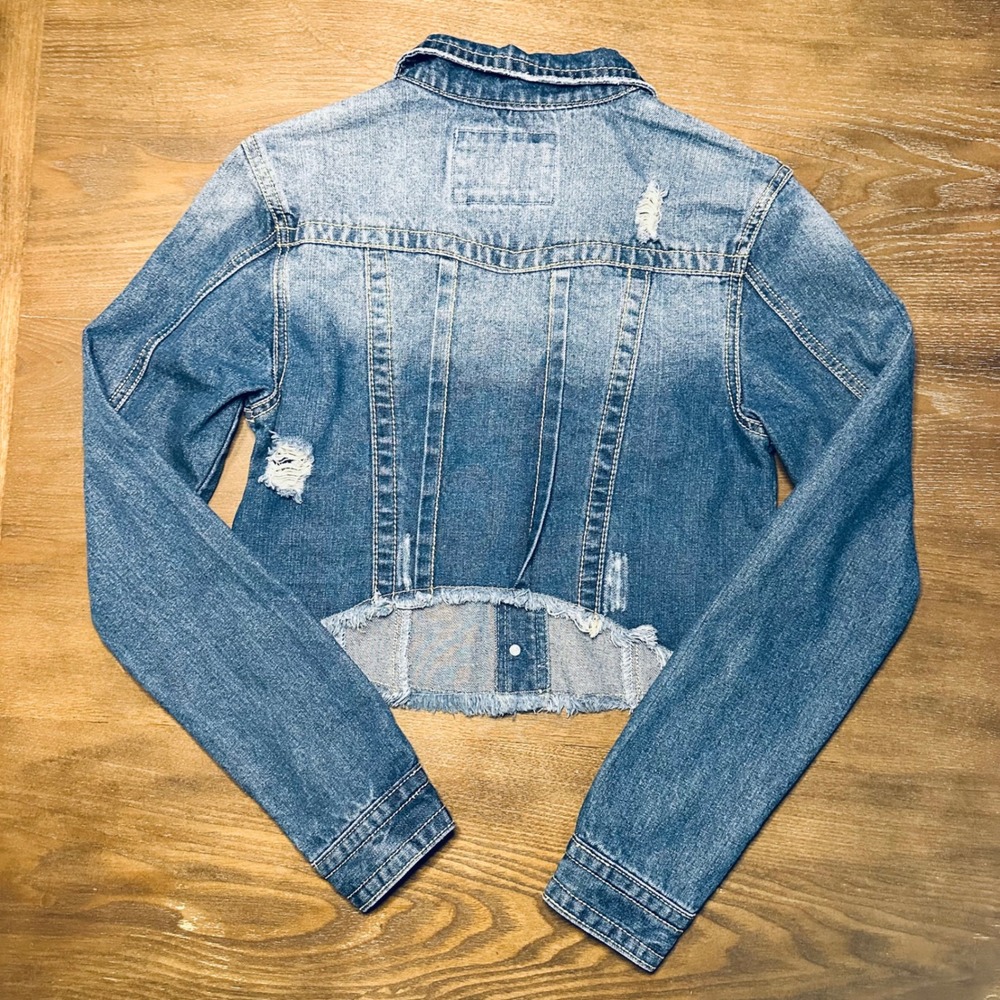 Rue 21 Y2K Cropped Denim Jacket Distressed Frayed Hem Blue Women's Size Small - Picture 6 of 8